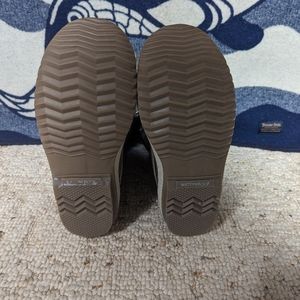 OMEN'S JOAN OF ARCTIC™ BOOT in lightly used condition